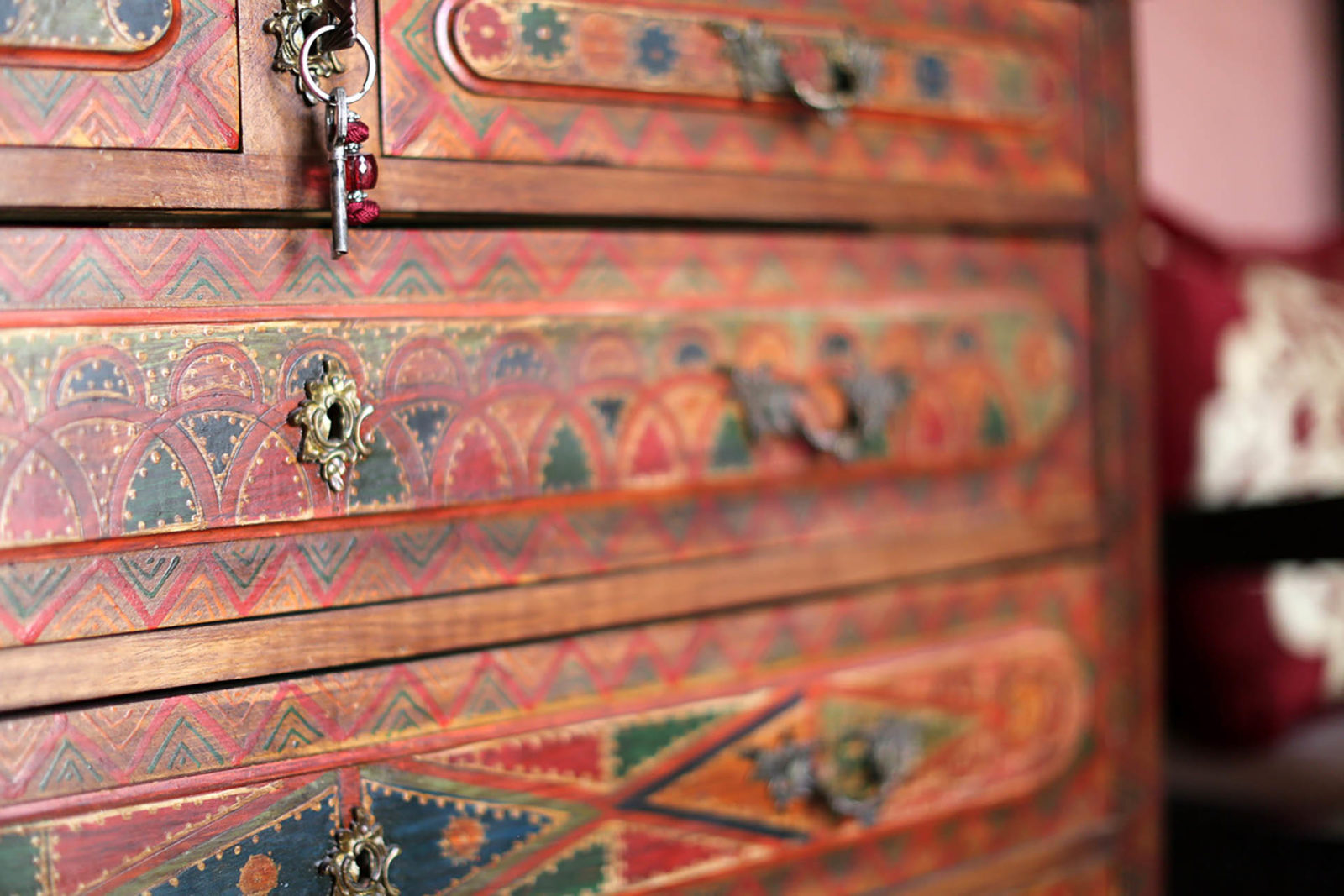 Riad Baya, Almond room, painted dresser detail